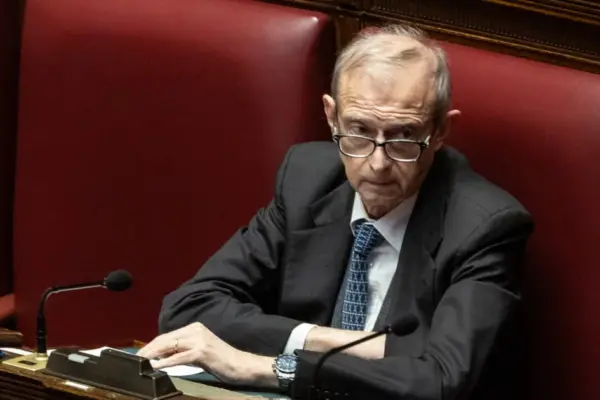 EU, Fassino resurrects from his silence to insult Giorgia Meloni | Libero Quotidiano.it