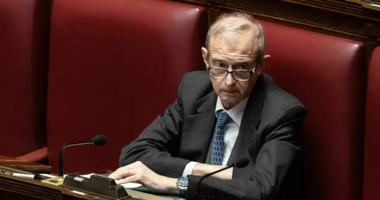 EU, Fassino resurrects from his silence to insult Giorgia Meloni | Libero Quotidiano.it