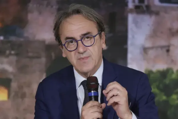 Avs denounces: debts and financial irregularities. The scandal engulfs Bonelli | Libero Quotidiano.it