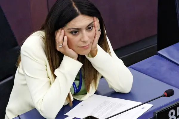 Picierno goodbye? What they write in Pd chats: "Pathetic, some are popping champagne" | Libero Quotidiano.it