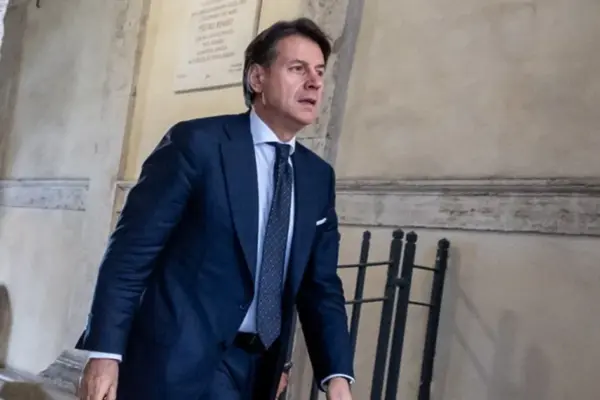 Wide field, ongoing negotiations on leadership: the meeting between Conte and Franceschini | Libero Quotidiano.it
