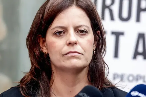Ilaria Salis, collaborators on the run: "Poor, but happier" | Libero Quotidiano.it