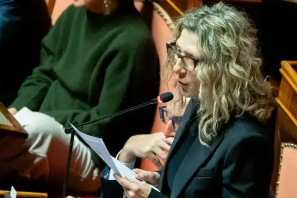 Pd, here is the latest politically correct battle: “person” instead of “man” | Libero Quotidiano.it