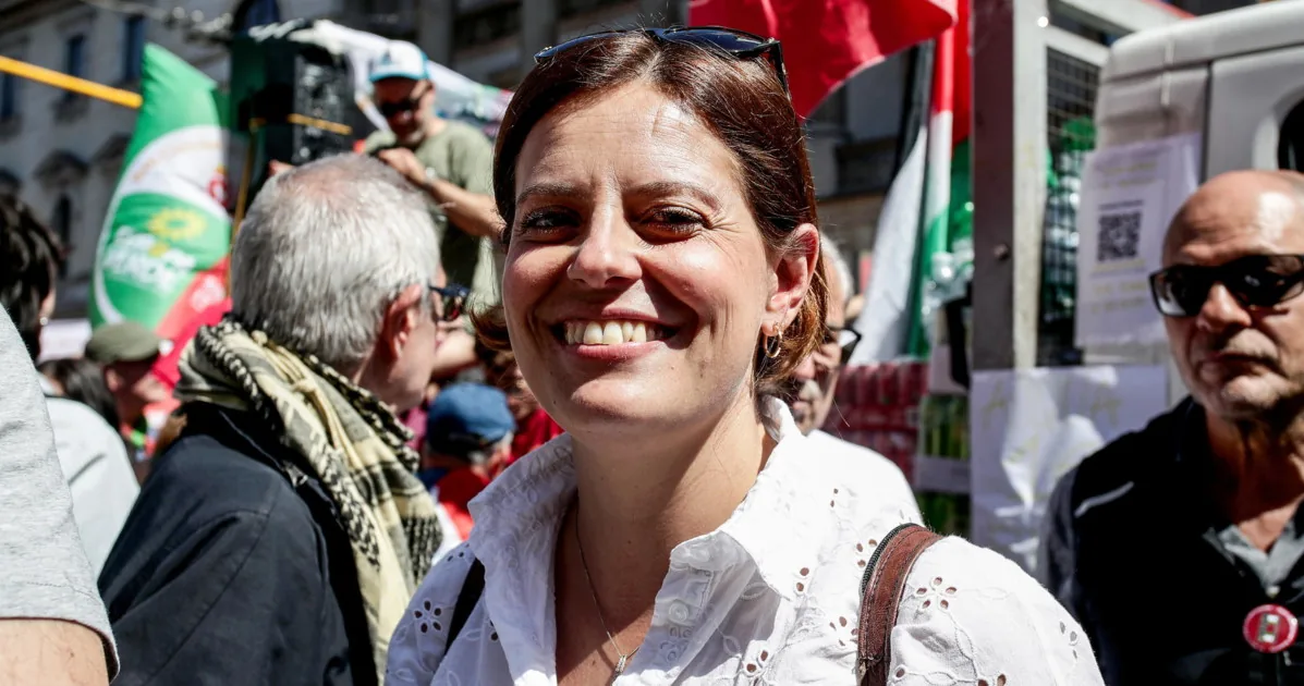 Ilaria Salis, fired and humiliated: "Unsuitable for my functions" | Libero Quotidiano.it