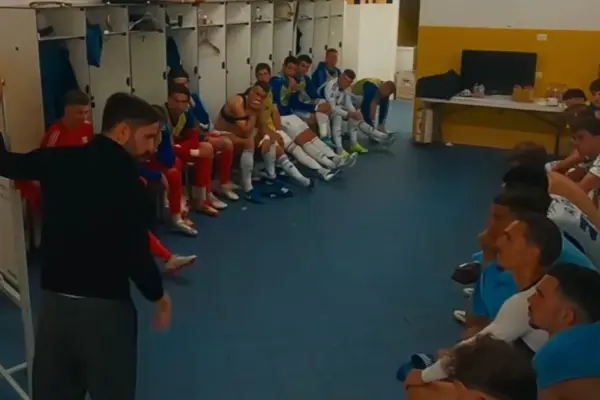 "Let's kill them!": the never-before-seen video of Fabregas in the Como locker room | Libero Quotidiano.it