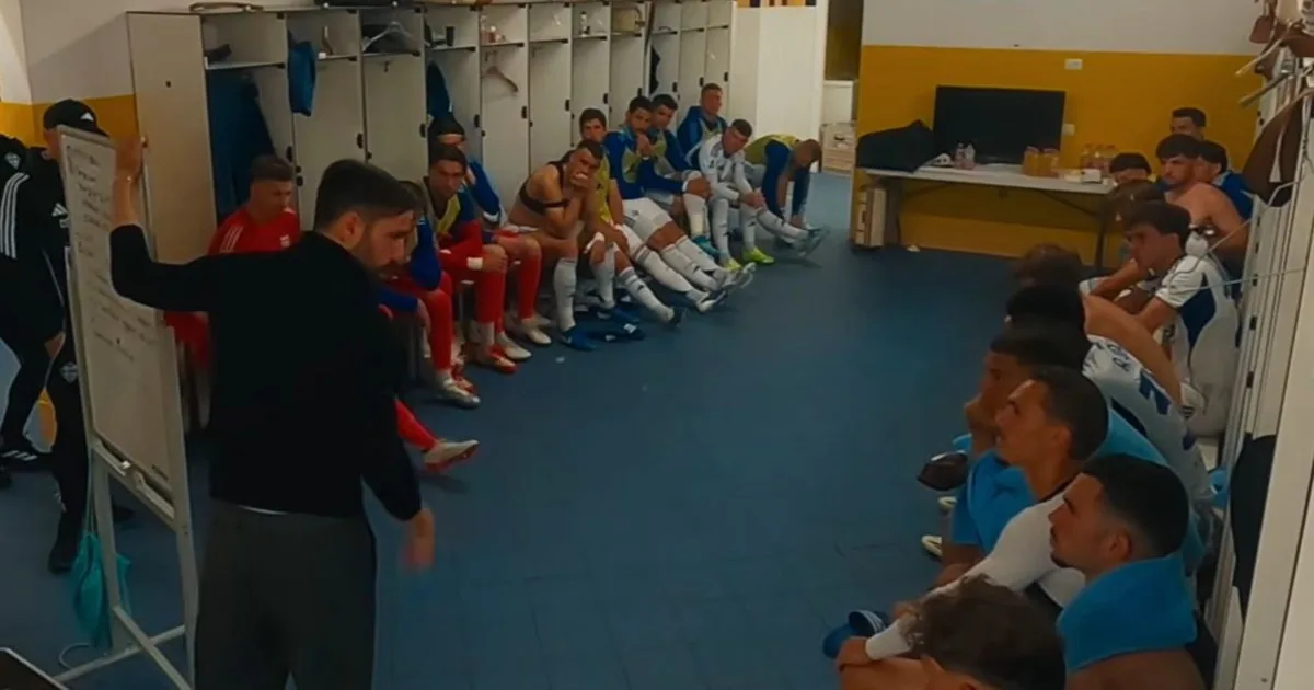 "Let's kill them!": the never-before-seen video of Fabregas in the Como locker room | Libero Quotidiano.it