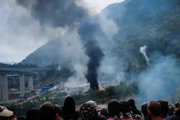 No Tav, the latest shame: "Great day", the shocking toll of injured officers | Libero Quotidiano.it