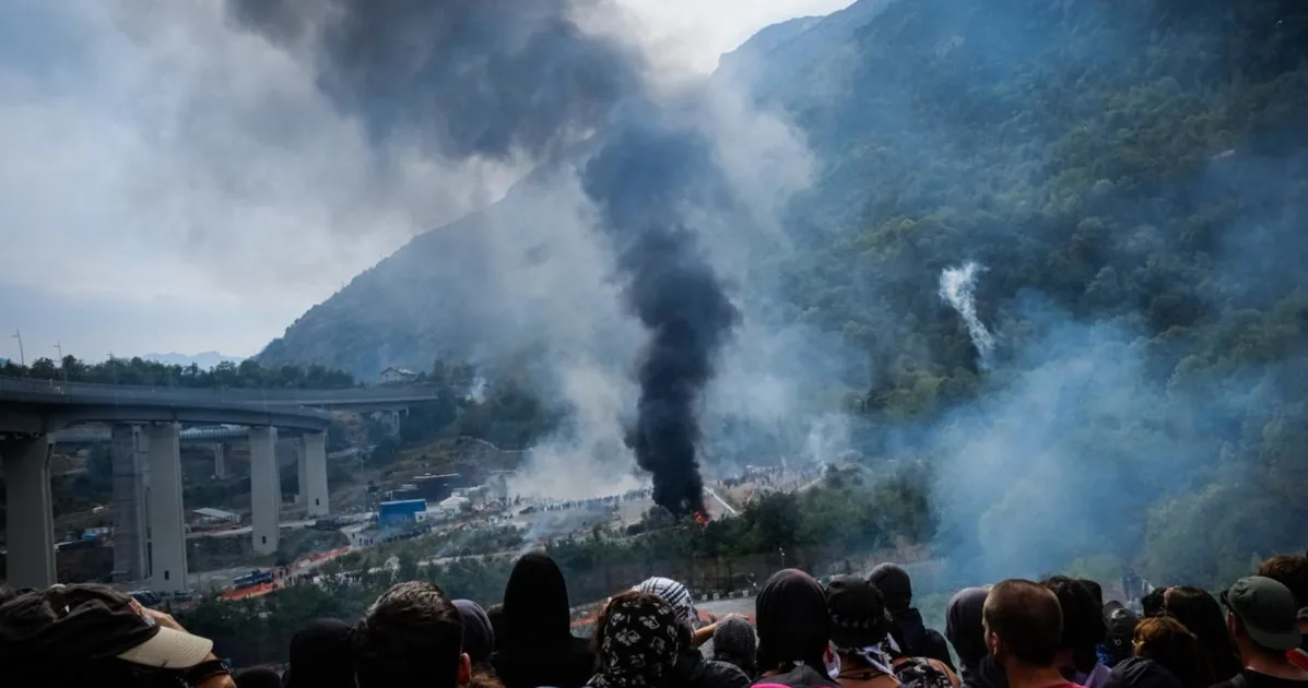 No Tav, the latest shame: "Great day", the shocking toll of injured officers | Libero Quotidiano.it