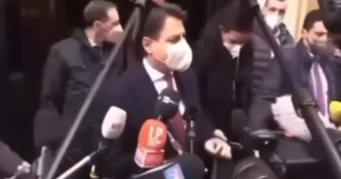 Beppe Grillo humiliates Giuseppe Conte with a video: "Let's unlock a memory" | Libero Quotidiano.it
