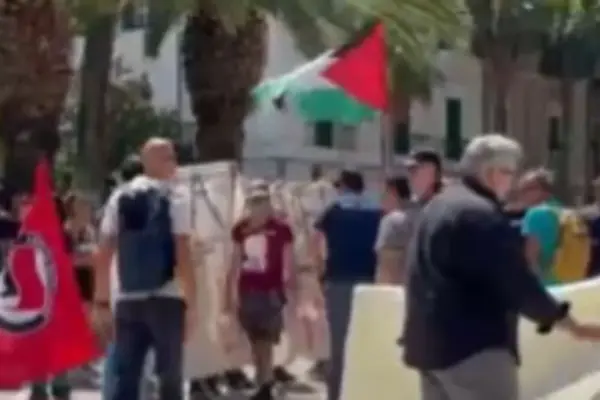 Vannacci in the crosshairs, the gazebo of Futuro Nazionale in Taranto destroyed: "Here is the left that preaches democracy" | Libero Quotidiano.it