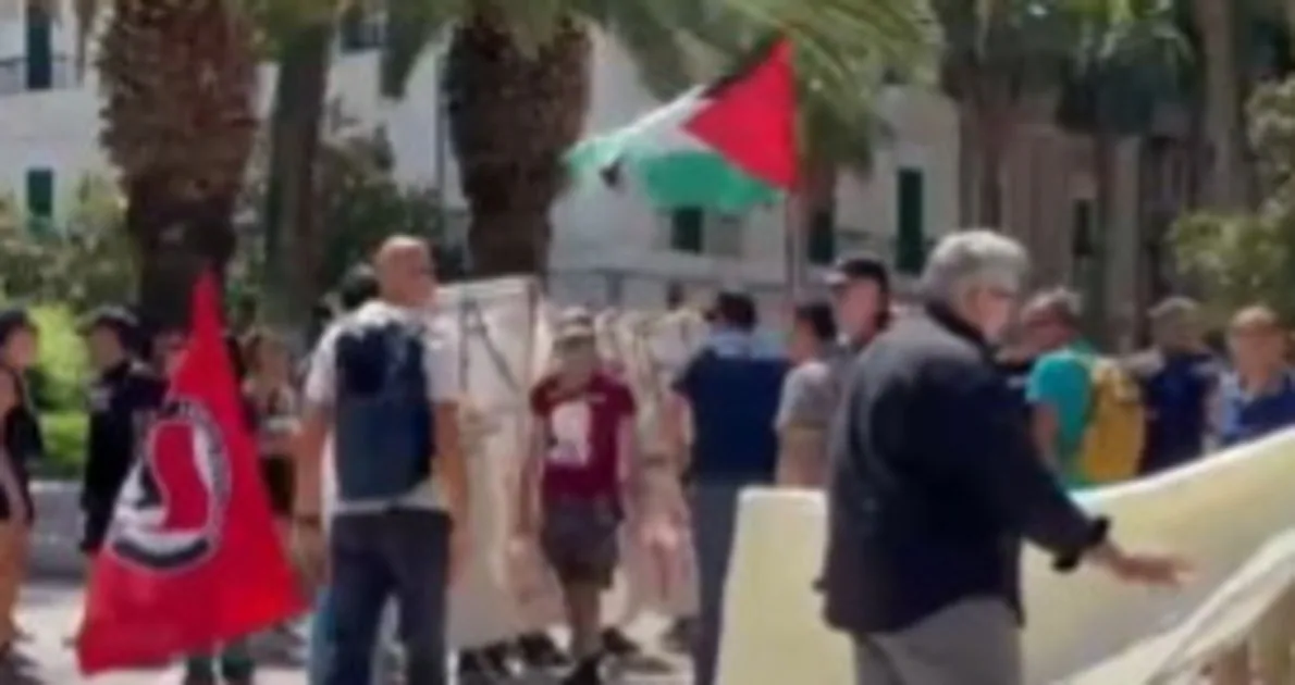 Vannacci in the crosshairs, the gazebo of Futuro Nazionale in Taranto destroyed: "Here is the left that preaches democracy" | Libero Quotidiano.it
