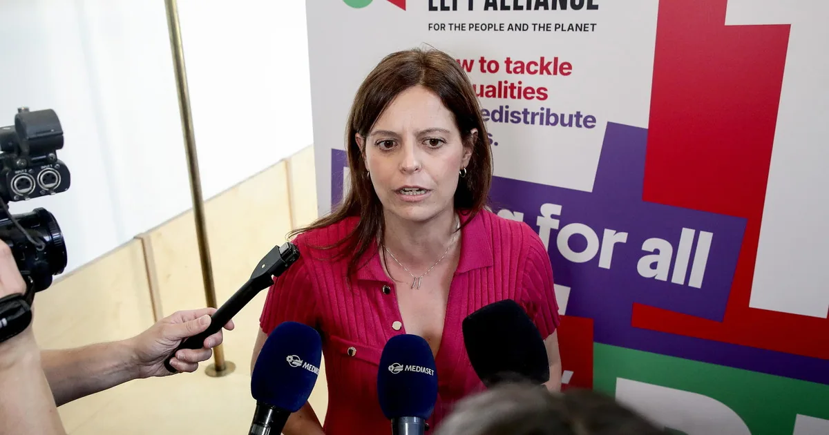 Ilaria Salis shocking about the conviction: "The bailiff did not leave me the notification" | Libero Quotidiano.it