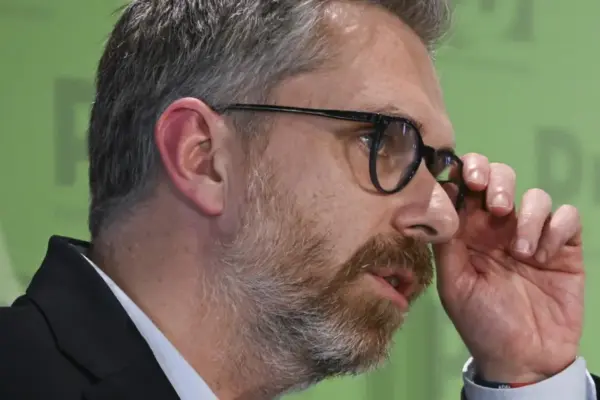 Fakir, Mayor Lepore under escort: Bologna is about to explode | Libero Quotidiano.it