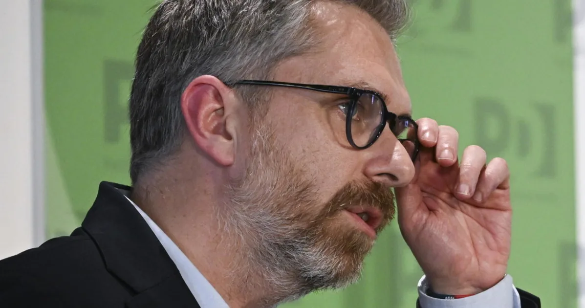 Fakir, Mayor Lepore under escort: Bologna is about to explode | Libero Quotidiano.it