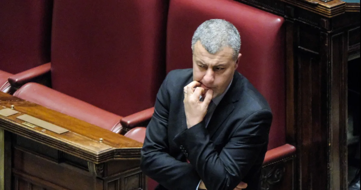 Pd, ties with the Camorra: earthquake in Campania, who is expelled from the party | Libero Quotidiano.it