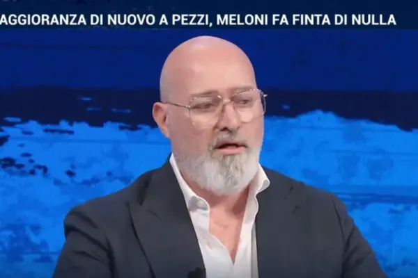 In Onda, Bonaccini loses his temper: "Are we telling Italians that we are assh***s?" | Libero Quotidiano.it
