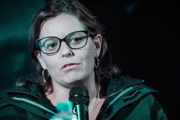 Ilaria Salis does not condemn the violence, the surreal words: "Now and always No Tav" | Libero Quotidiano.it