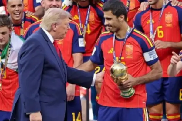 Spain-Argentina, Rodri's gesture to trick Trump: never-before-seen scene at a World Cup award ceremony | Libero Quotidiano.it
