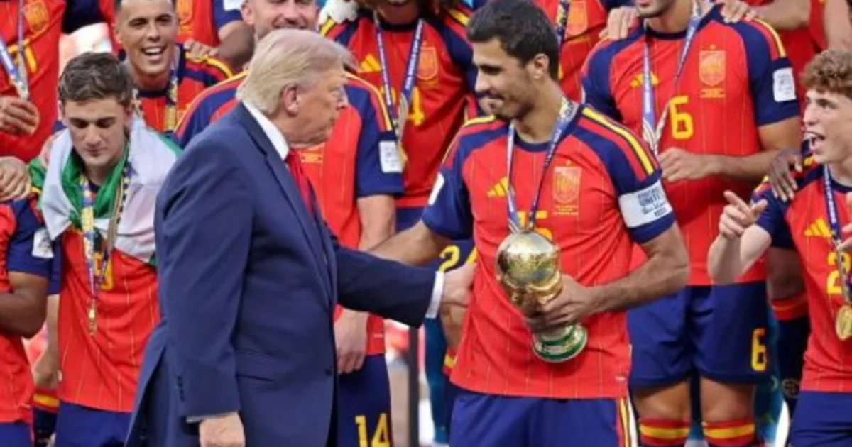 Spain-Argentina, Rodri's gesture to trick Trump: never-before-seen scene at a World Cup award ceremony | Libero Quotidiano.it