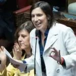 Pacini and the "rifles against the fascists"? Elly Schlein in a spin: only after three days... | Libero Quotidiano.it