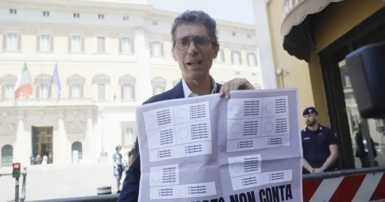 Beers and music to protest against the electoral law: here is the latest quirky initiative of the left | Libero Quotidiano.it