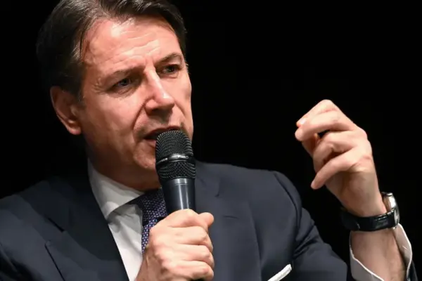 Conte, Covid scandal: they tried to bypass the test for mask approval | Libero Quotidiano.it