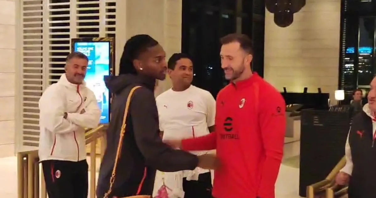 Milan, Leao's return: hug with Amorim (and that phrase...) | Libero Quotidiano.it