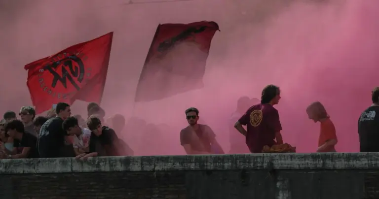 Italy at the US summit against “red terrorism,” the left goes crazy: “Fascist-like model” | Libero Quotidiano.it