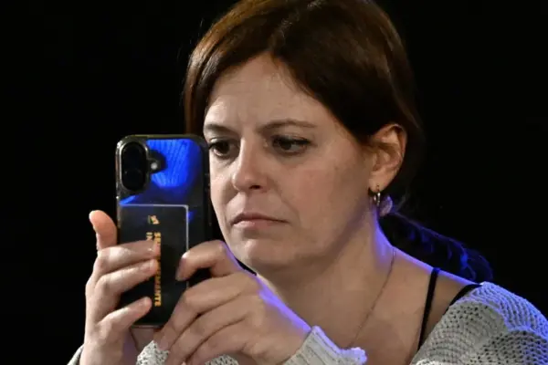 Ilaria Salis-shock, the draconian clause in the contract: "Do it twice and I'll fire you" | Libero Quotidiano.it