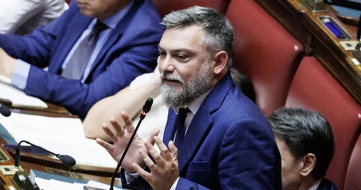 National team, the "Pirloni" of the wide field: stabs between Pd and M5s | Libero Quotidiano.it