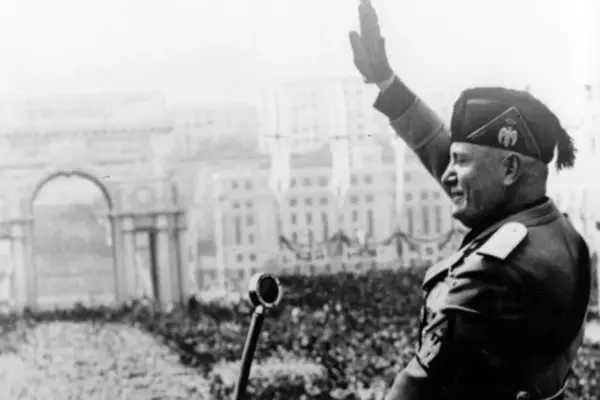 Pd at school from the Duce: "Do as Mussolini, look at his shoulders" | Libero Quotidiano.it