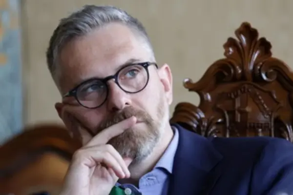 Fakir, Matteo Lepore: "Two squares in Bologna". Shame after the clashes. And the PD stands with him | Libero Quotidiano.it