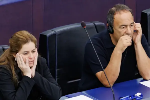 Ilaria Salis, the conspiracy theory by Mimmo Lucano: "There's something behind it..." | Libero Quotidiano.it