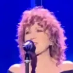 Fiorella Mannoia on stage with the "No Ponte" flag: overwhelmed by criticism | Libero Quotidiano.it