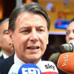 Giuseppe Conte derails: "Giorgia Meloni, do you have 5 minutes for Italy?" | Libero Quotidiano.it