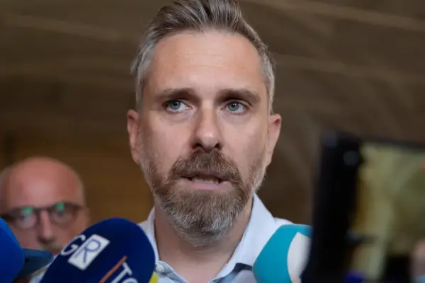 Matteo Lepore under protection, fear for Sunday's march in Bologna | Libero Quotidiano.it