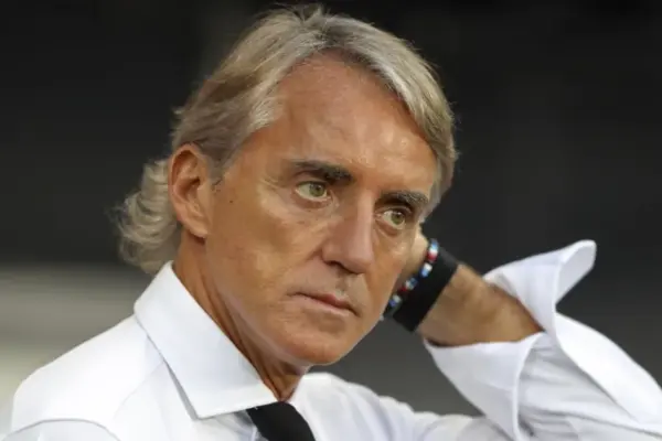 Roberto Mancini mocked by his former footballer: "He used to get high on lamps. When he arrived..." | Libero Quotidiano.it