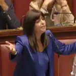 Brawl in the Chamber, FdI pins Conte and the M5s loses its head: session suspended | Libero Quotidiano.it