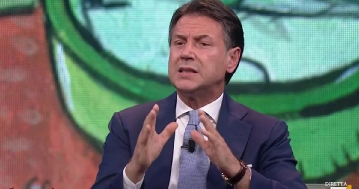 DiMartedì, Conte loses face over Meloni: "No one so inept and incapable" | Libero Quotidiano.it
