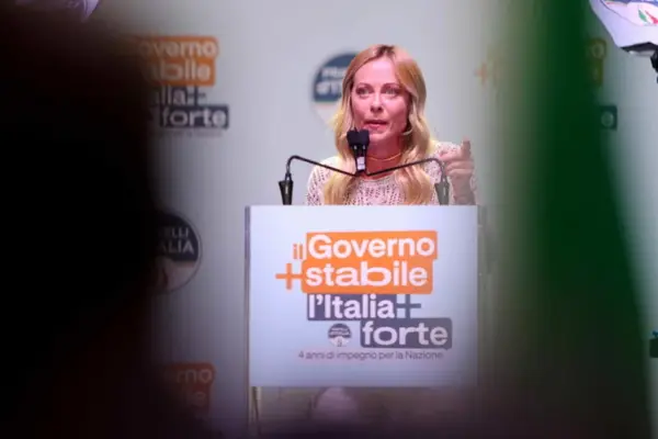The INPS file of Meloni opened and closed three times by an employee: the case explodes | Libero Quotidiano.it