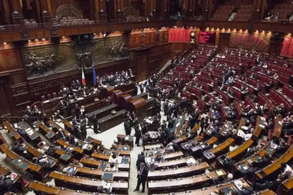 Pd, anti-Vannacci delirium in the Chamber: "Dissolve Future National" | Libero Quotidiano.it