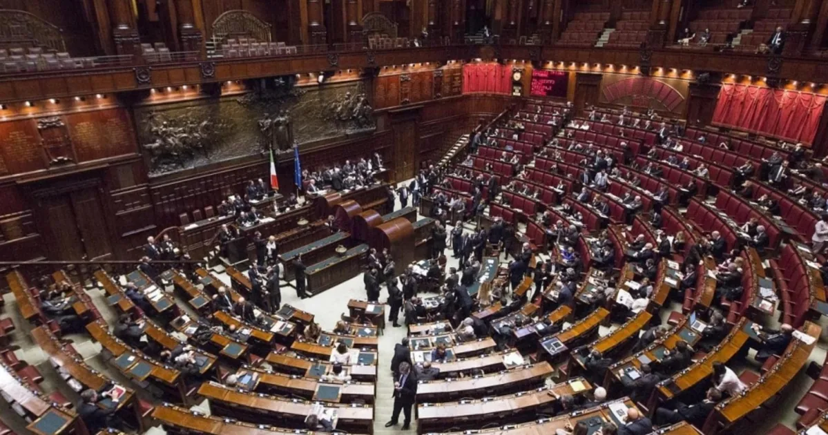 Pd, anti-Vannacci delirium in the Chamber: "Dissolve Future National" | Libero Quotidiano.it
