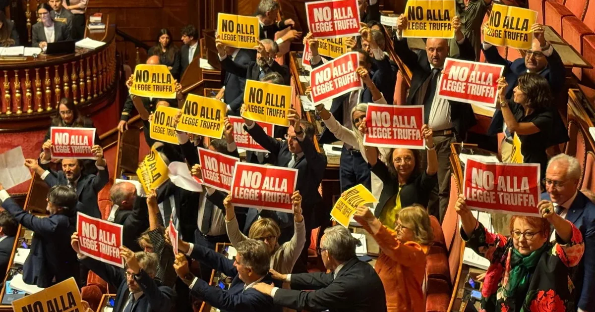 Electoral law, ok in the Senate. Clownish left in the Chamber: what they displayed | Libero Quotidiano.it