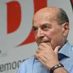 Pier Luigi Bersani mocks Schlein and Conte: "A little wooden table..." | Libero Quotidiano.it