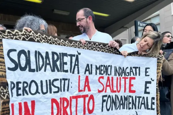 Anti-CPR certificates, the PD in the square with doctors: "Solidarity and closeness" | Libero Quotidiano.it