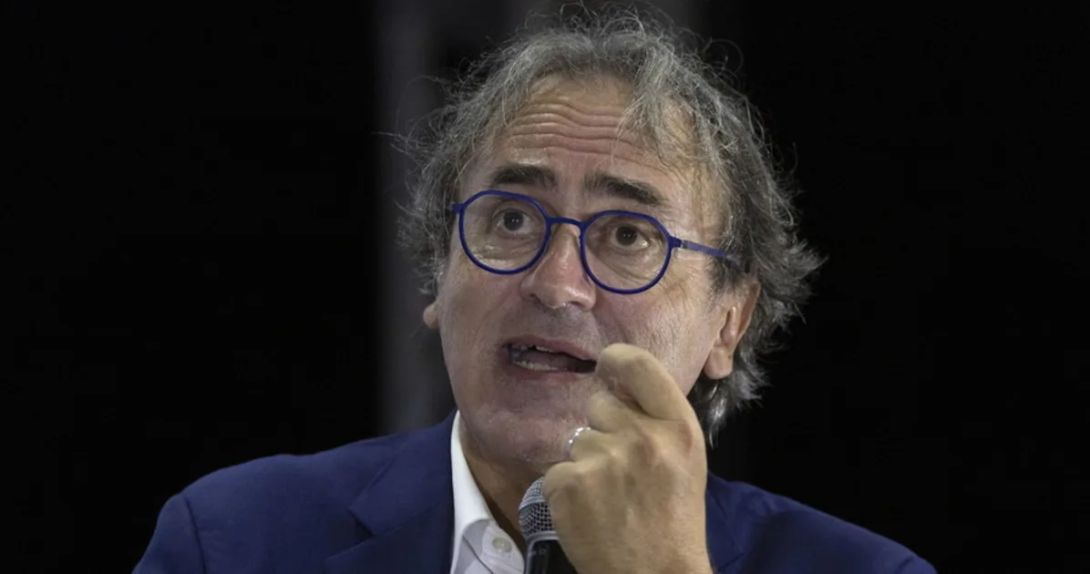 Car tax, Meloni's move drives Angelo Bonelli crazy: "Cetto La Qualunque" | Libero Quotidiano.it