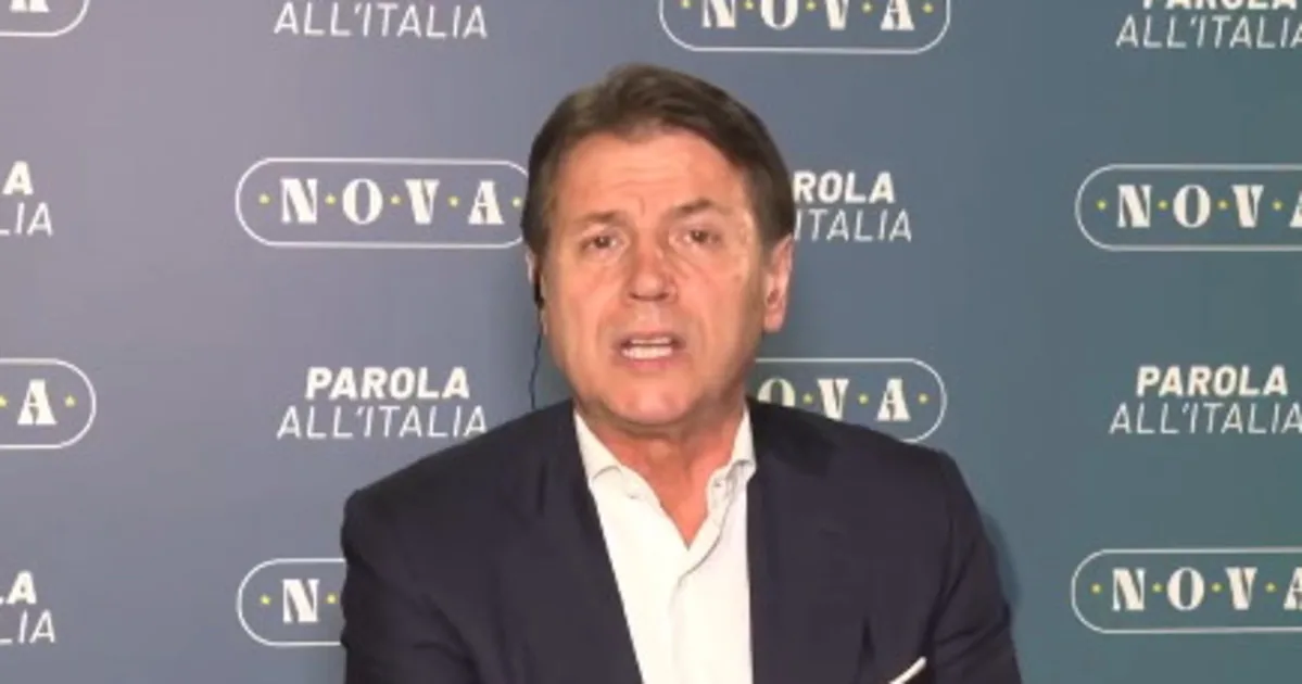 Giuseppe Conte, cosmic dance live on TV: "What am I afraid of", chill in the studio | Libero Quotidiano.it