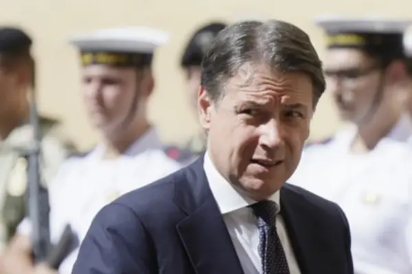 The hornet Giuseppe Conte | Libero Quotidiano.it